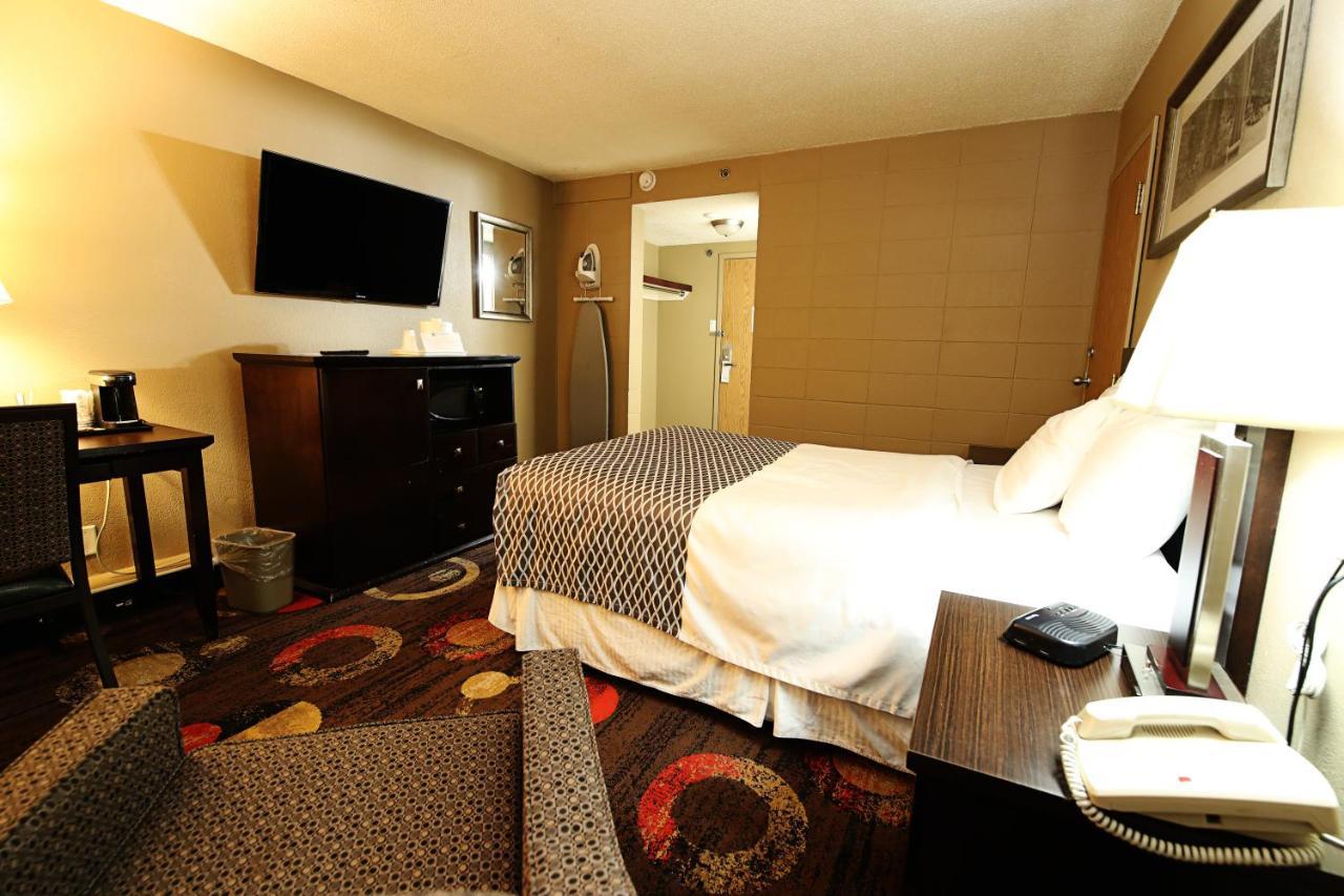Stonebridge Hotel Fort Mcmurray Zewnętrze zdjęcie